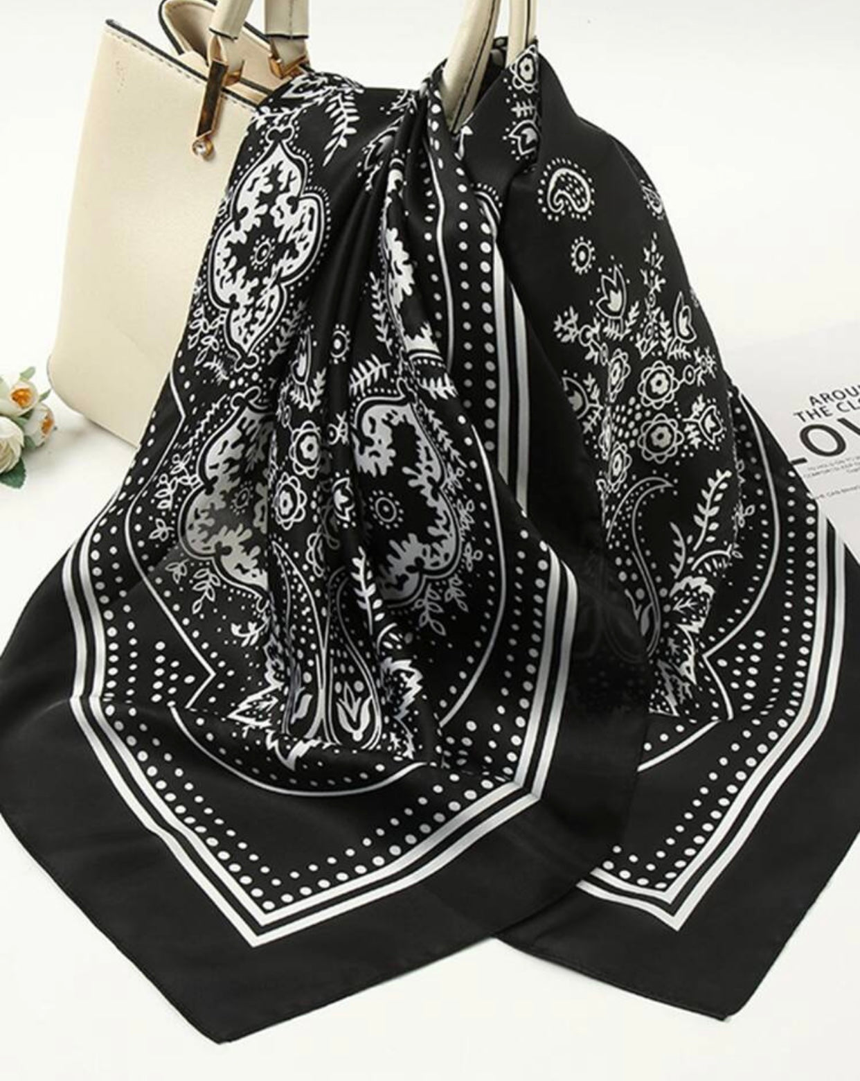 Pañuelo Negro Estampado Blanco