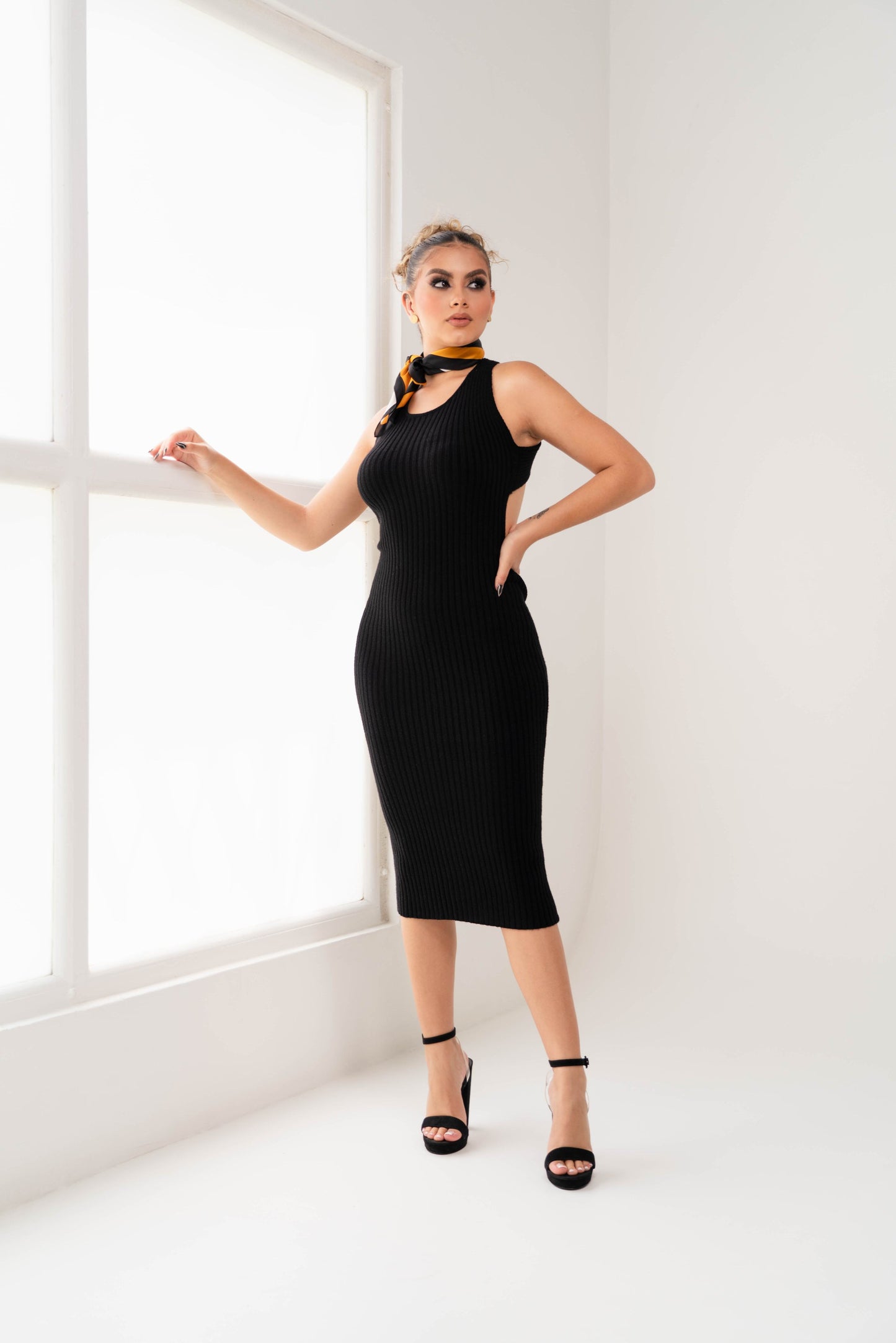 Vestido Negro Tirantes Abertura Espalda