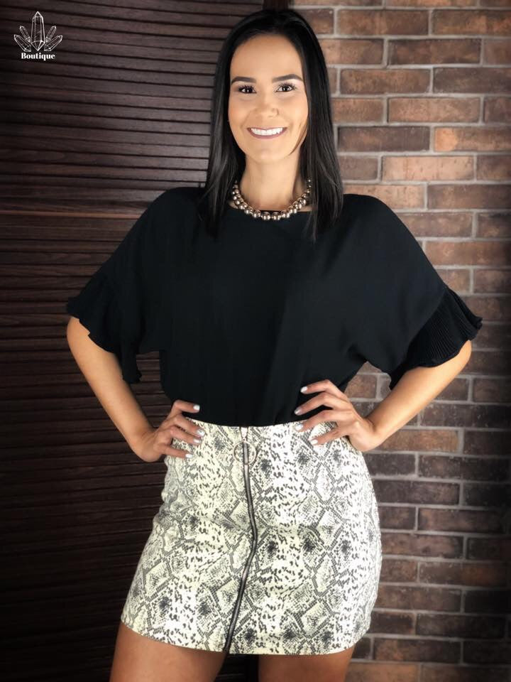 Blusa Negra Manga Corta Vuelos