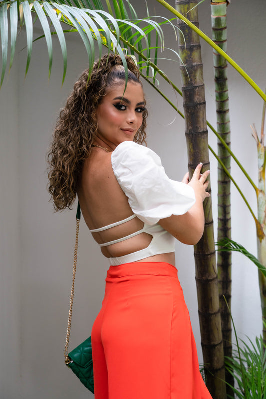 Crop Top Blanco Manga Corta Abertura en la Espalda