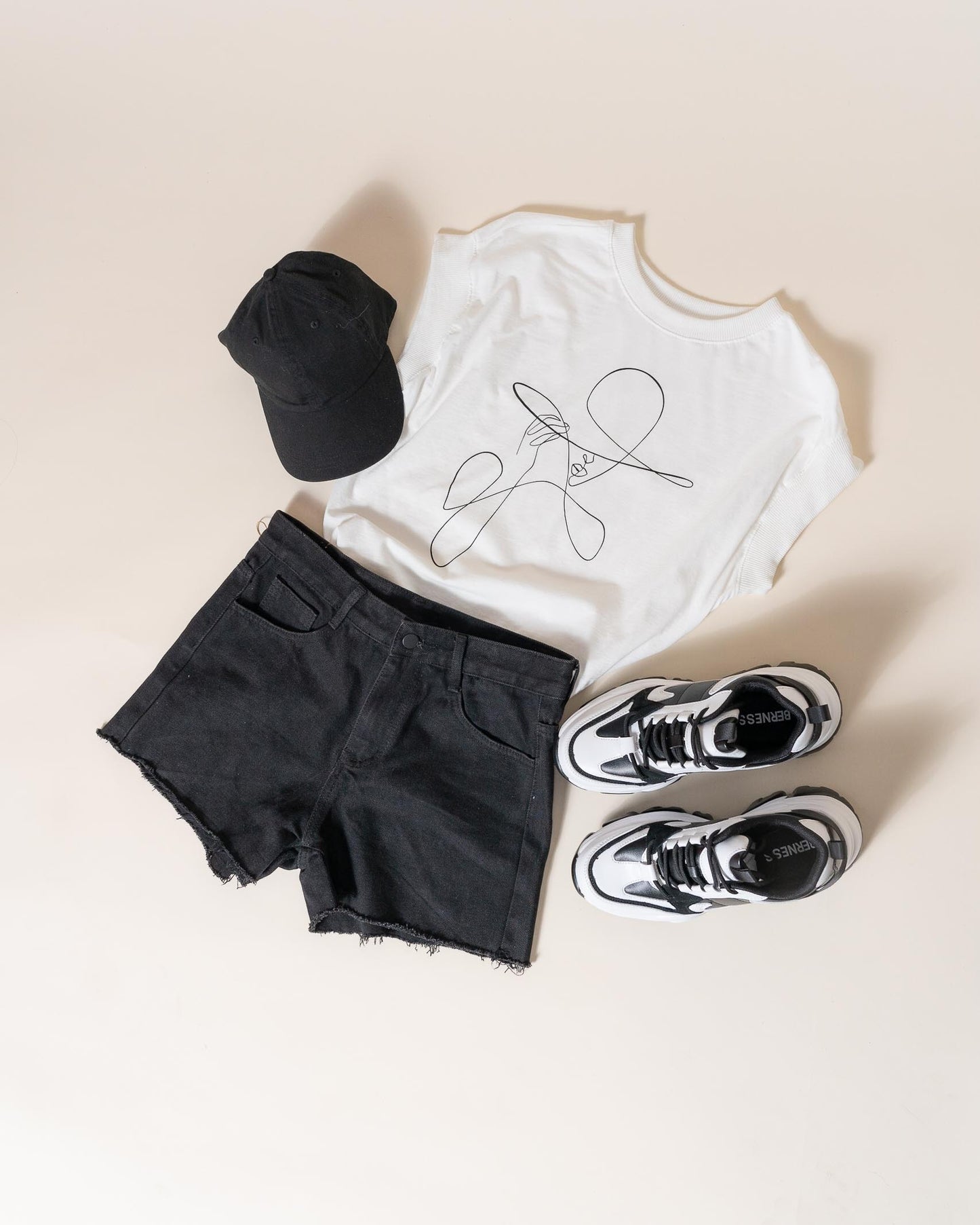 T-Shirt Blanca Figura Negra