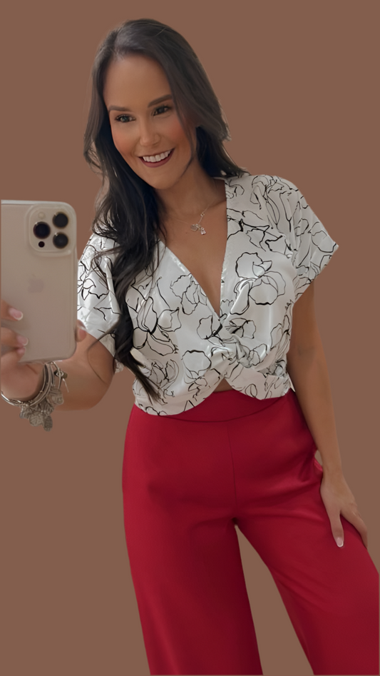 Blusa Blanca Figuras Negras Nudo