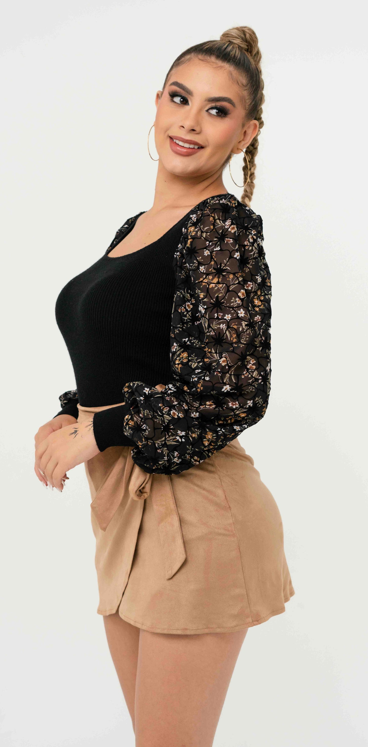 Blusa Negra Flores Mangas