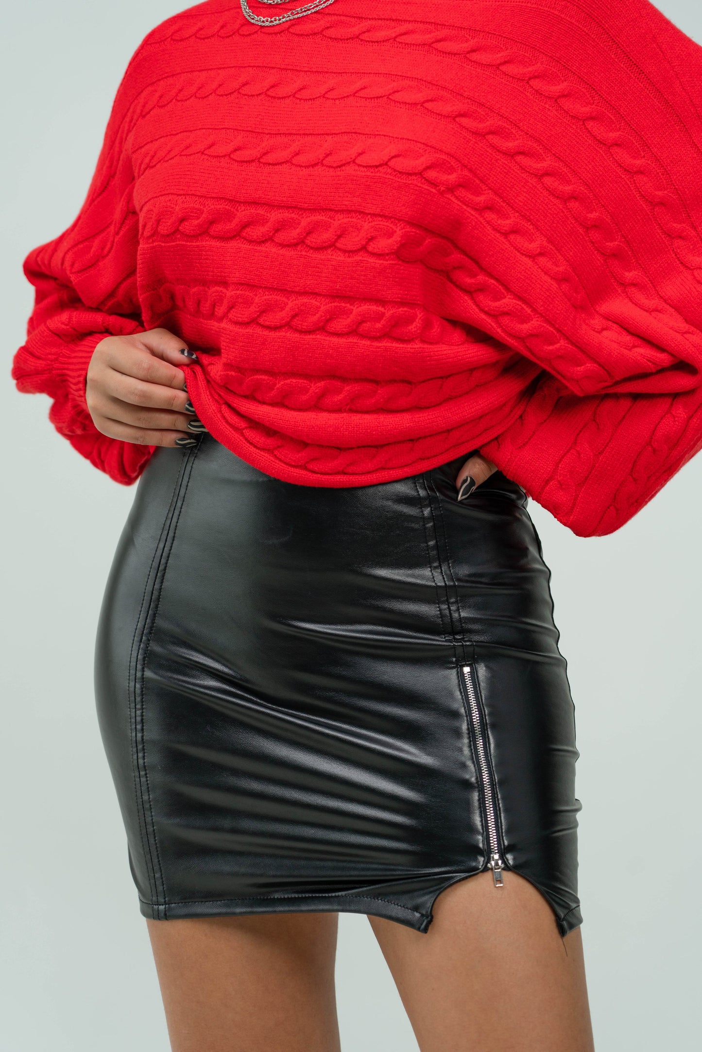 Falda Negra Cuerina Zipper Lado