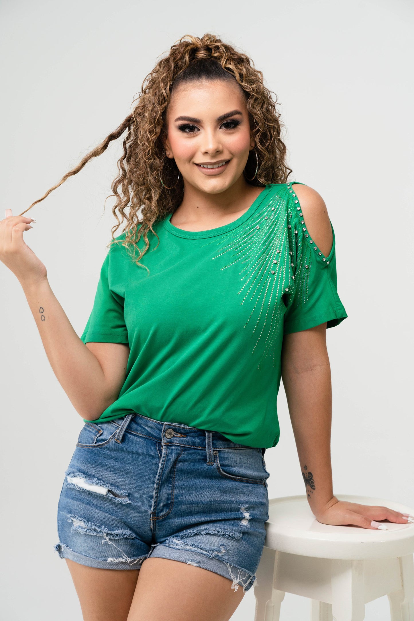 Blusa Aplicación Hombro Manga Corta