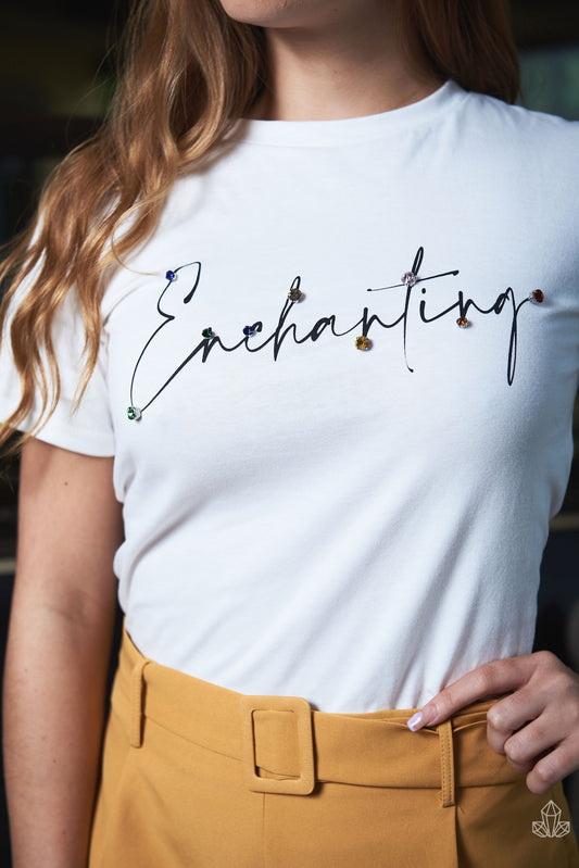 Blusa Blanca Letras Negras y Perlas Manga Corta